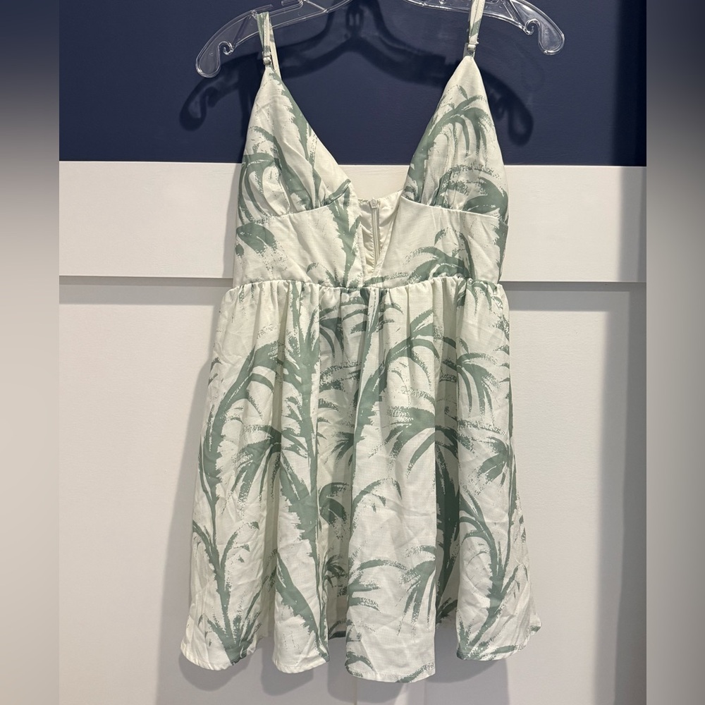 SHEIN Mini Dress with Sage Green Palm Print plunger neck NWT Size L